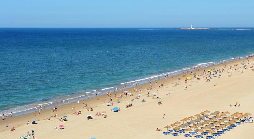 Hidden Gem Playa Helios&Parking Estadio Cádiz Exteriör bild
